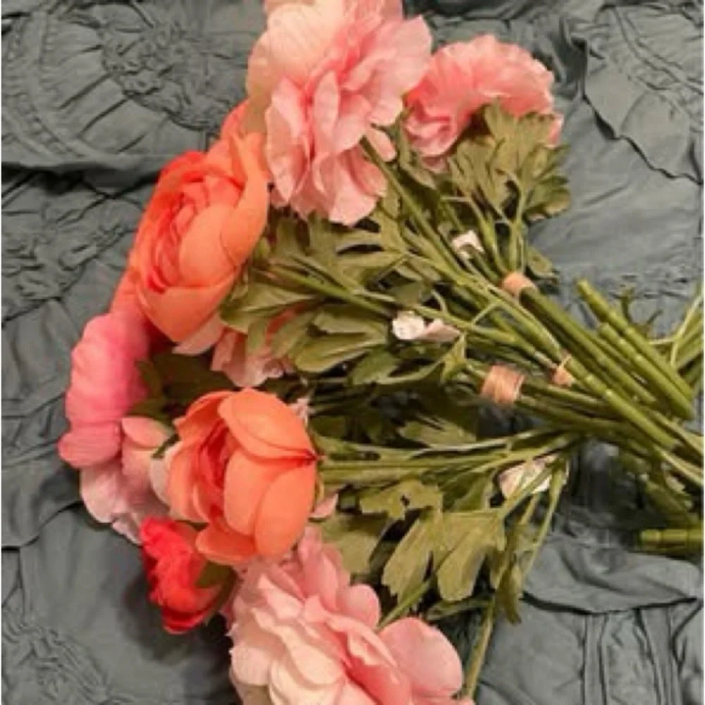 Pottery Barn 1 Bunch Faux Ranunculus / 💐 Bouquet NWT